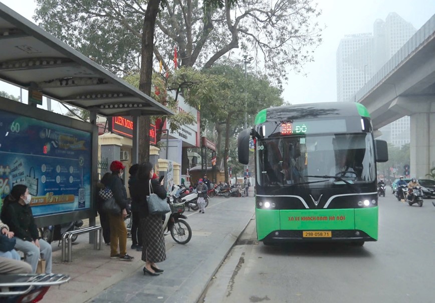 Ha Noi: xe buyt xanh thu hut hanh khach - Hinh anh 4