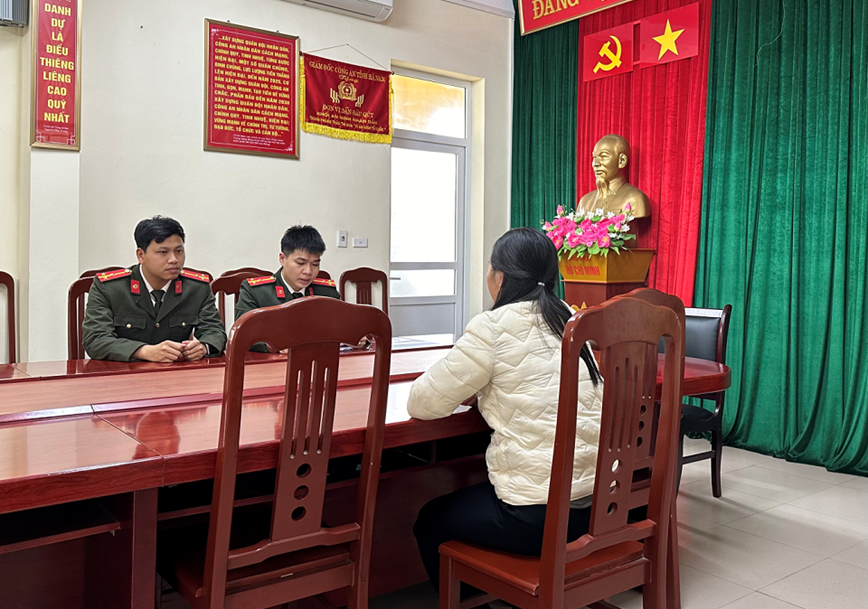 Bao chot kiem tra nong do con len mang xa hoi, mot phu nu bi xu phat - Hinh anh 1