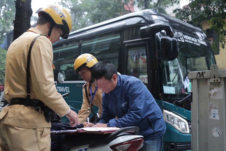 Ha Noi: 714 truong hop vi pham Luat Giao thong ngay 13/3 - Hinh anh 1