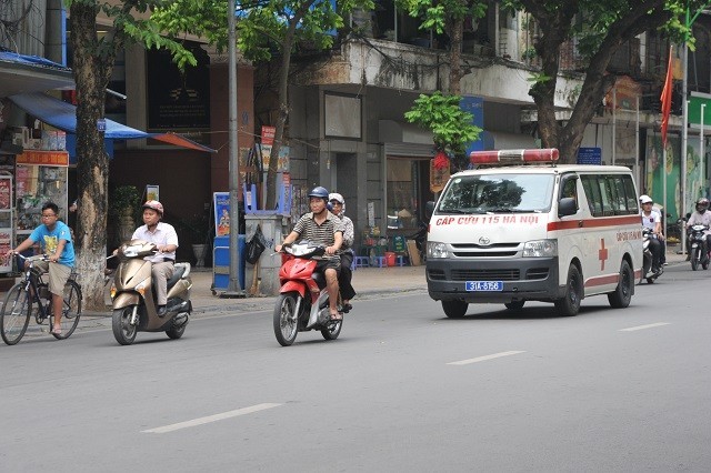 Nhuong duong cho xe uu tien: Khong chi con la y thuc - Hinh anh 2