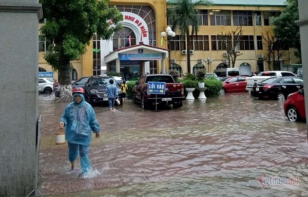 [Anh] Nghe An - Ha Tinh: Mua lon khien nhieu vung bi ngap sau, giao thong un tac - Hinh anh 5