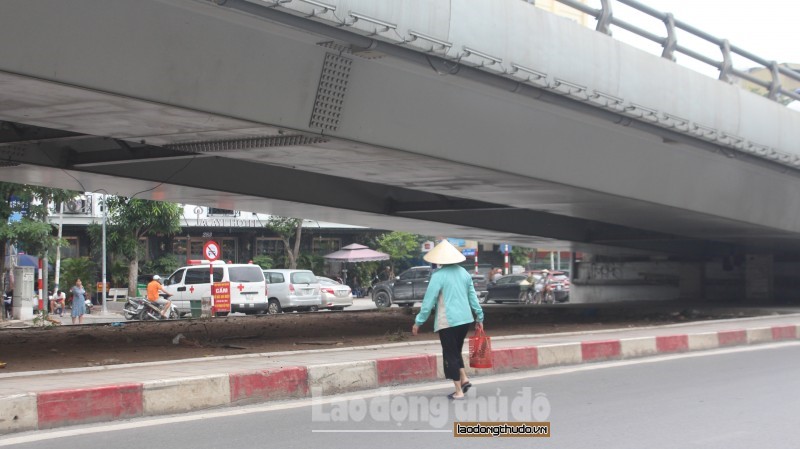 Qua duong trai luat: Nguy hiem tu thoi quen xau - Hinh anh 2