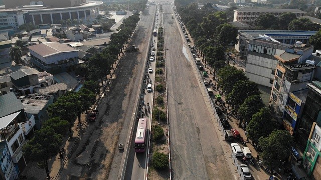 (Anh): Toan canh tuyen duong Le Quang Dao phuc vu thi cong duong dua F1 - Hinh anh 4