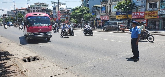 Ra quan kiem tra xe khach, xe hop dong khu vuc quan Hoang  Mai  - Hinh anh 4