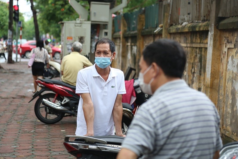 Ha Noi: Canh sat doi mua phan luong cho sy tu vao truong thi - Hinh anh 11