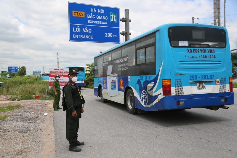 Ha Noi: Don gan 300 cong dan tu tam dich tro ve - Hinh anh 11