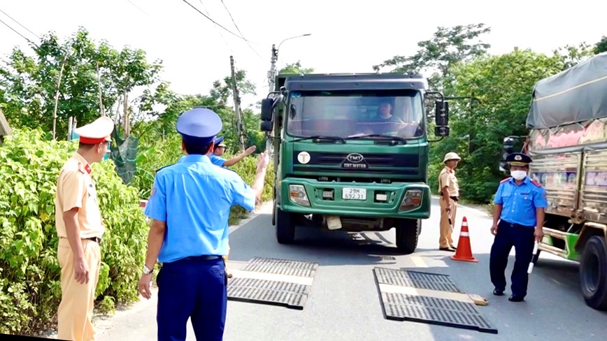 Ha Noi: De xuat ra soat, thu hoi phu hieu xe kinh doanh van tai - Hinh anh 1