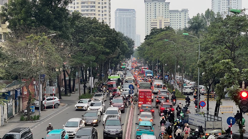 Ha Noi: Nhieu tuyen duong un tac chieu cuoi tuan  - Hinh anh 2