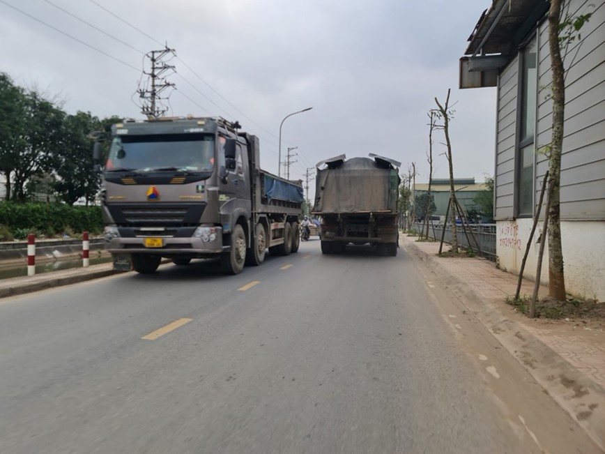 Ha Noi: Duong lien xa lai tap nap xe qua kho, qua tai - Hinh anh 1