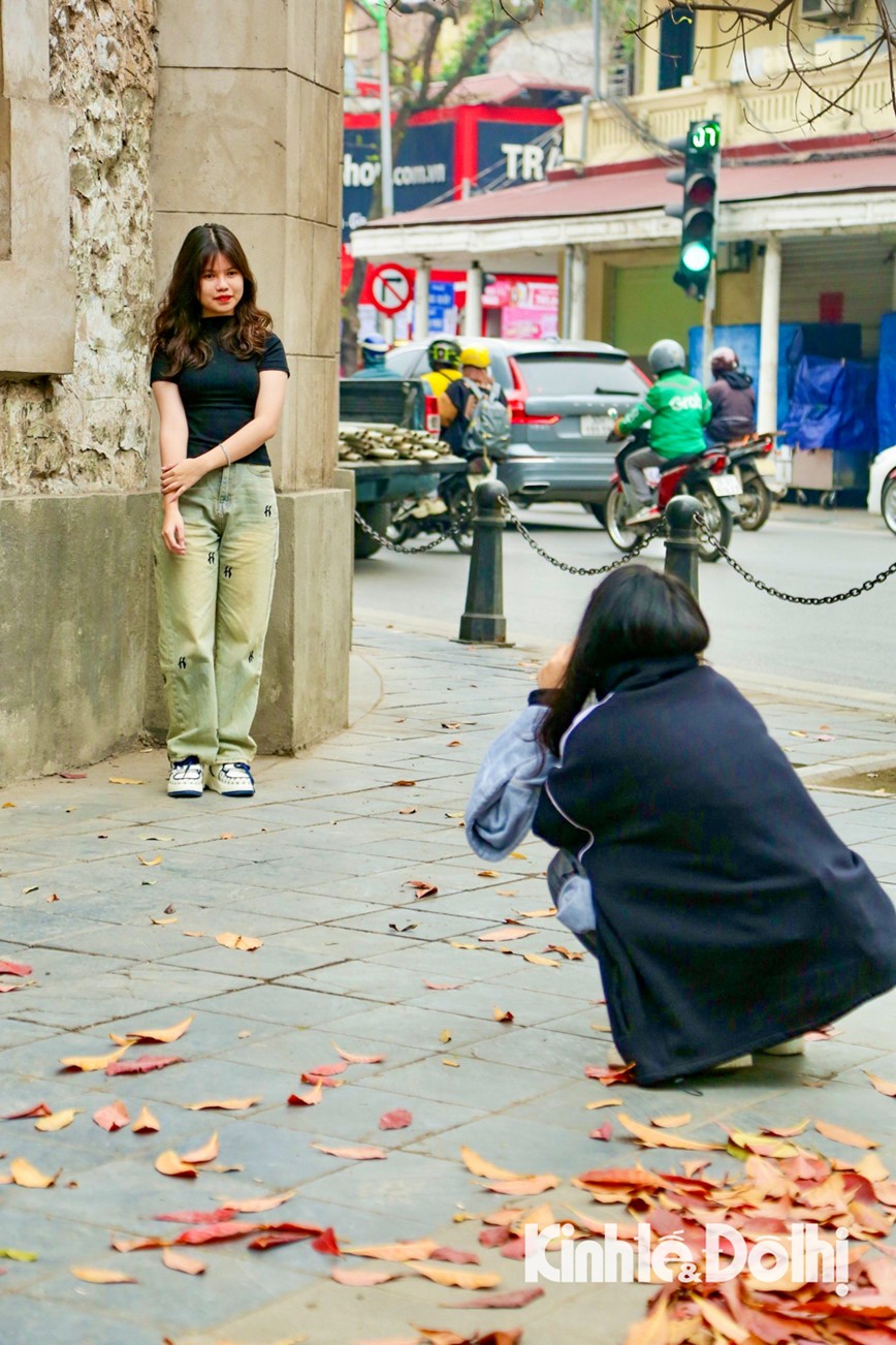 Duong pho Thu do diu dang mua loc vung thay la - Hinh anh 9