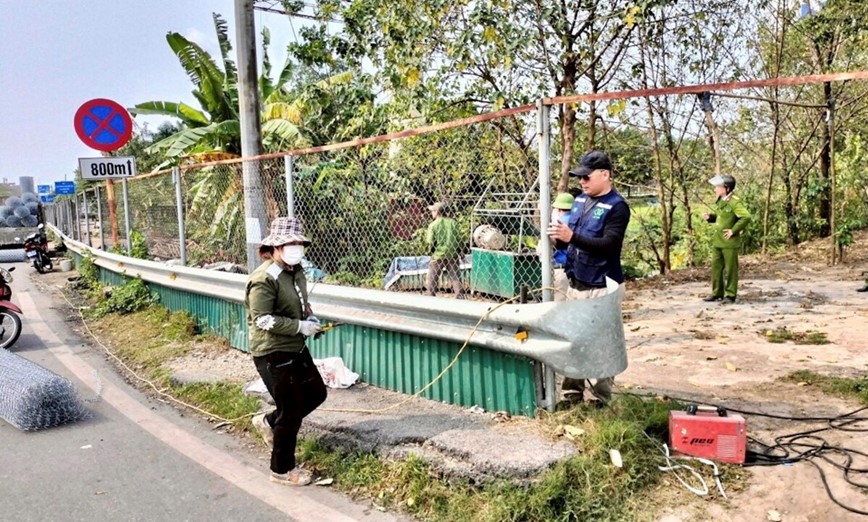 Huyen Soc Son: Lap lai trat tu giao thong, do thi tren Quoc lo 2 - Hinh anh 2