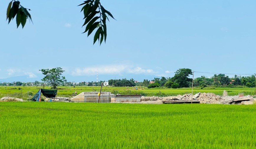 Chua den 1km duong nhung thi cong hon mot nam van chua xong - Hinh anh 8