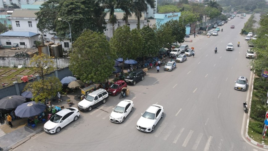 Cap phep trong giu xe de cham dut lon xon tren duong Pham Tu - Hinh anh 1