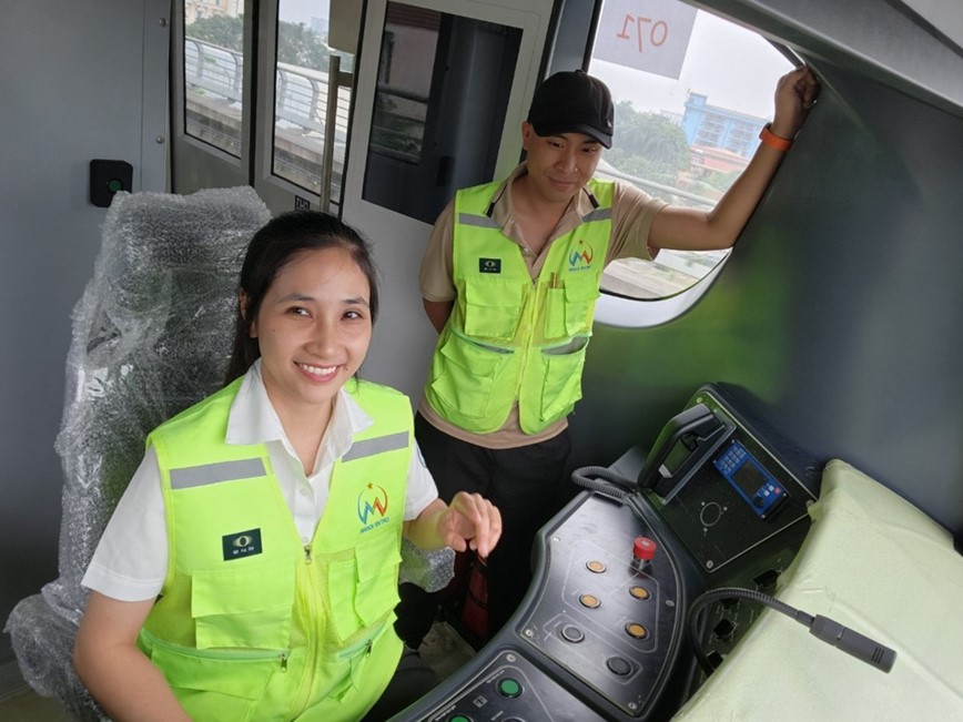 Chuyen ve nu lai tau dau tien cua duong sat do thi Ha Noi - Hinh anh 2