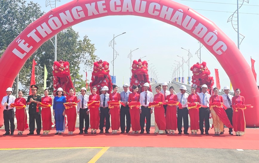 Thong xe cau Chau Doc, rut ngan thoi gian Dong Thap di Kien Giang - Hinh anh 2