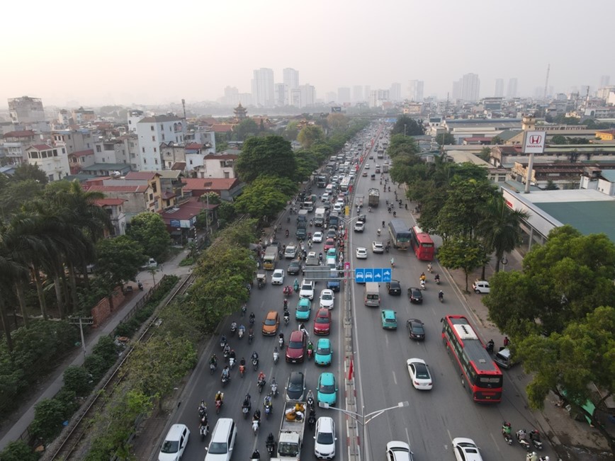 Ha Noi: nhieu tuyen duong chat kin phuong tien truoc ky nghi le - Hinh anh 10