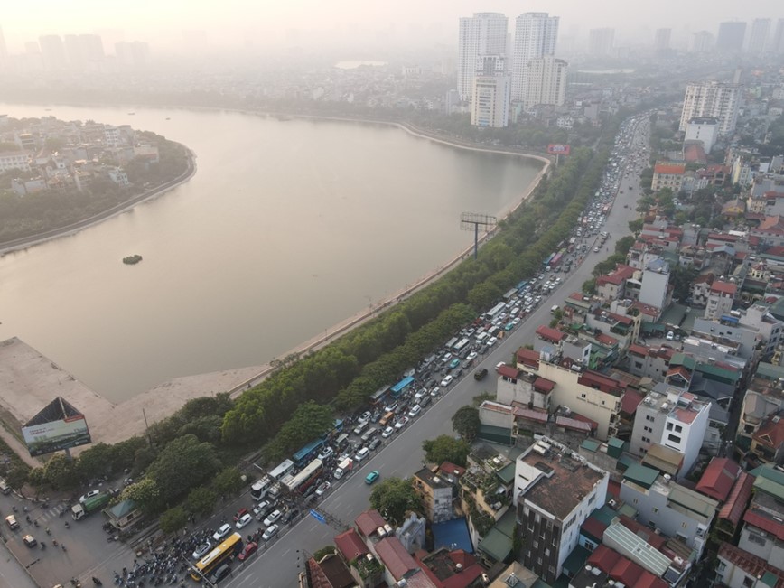 Ha Noi: nhieu tuyen duong chat kin phuong tien truoc ky nghi le - Hinh anh 9