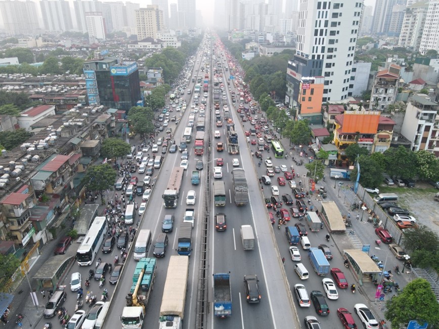 Ha Noi: nhieu tuyen duong chat kin phuong tien truoc ky nghi le - Hinh anh 8