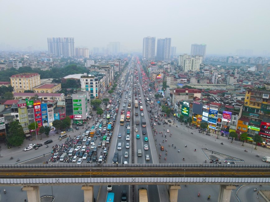 Ha Noi: nhieu tuyen duong chat kin phuong tien truoc ky nghi le - Hinh anh 1