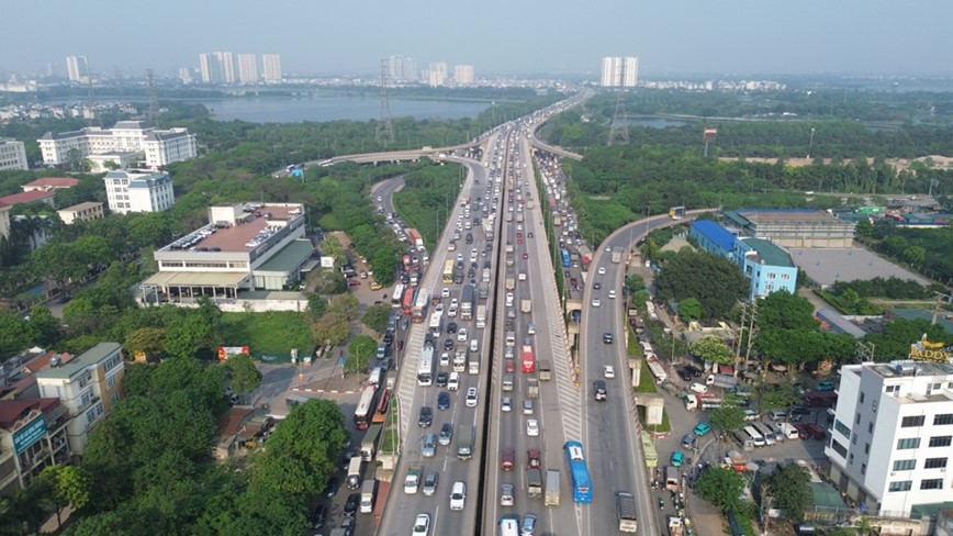 Ha Noi: nhieu tuyen duong chat kin phuong tien truoc ky nghi le - Hinh anh 2