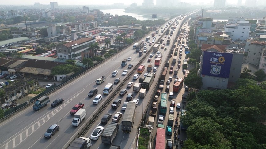 Ha Noi: nhieu tuyen duong chat kin phuong tien truoc ky nghi le - Hinh anh 3