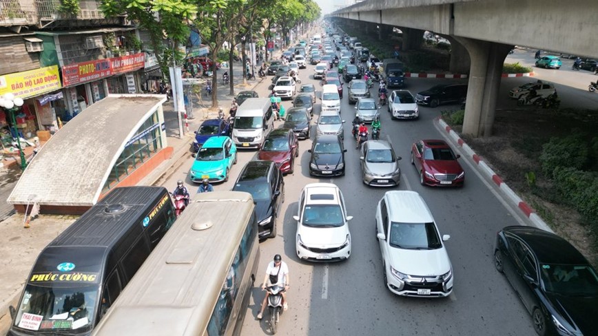 Giao thong Ha Noi giam nhiet ngay dau nghi le 30/4-1/5 - Hinh anh 3