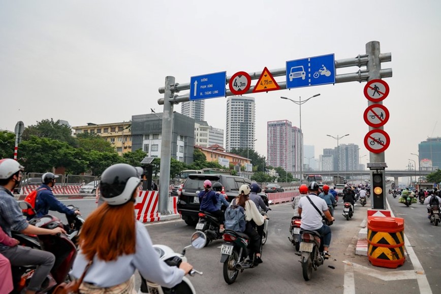 Ngay dau thong xe cau vuot thep Mai Dich, un tac giam ro ret - Hinh anh 5