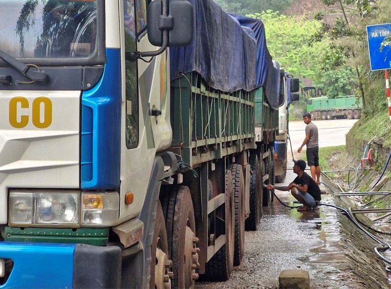 Quang Binh: muon neo vi pham trat tu an toan giao thong duong bo - Hinh anh 2