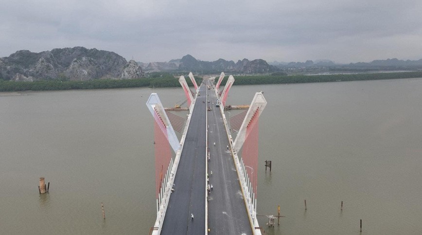 Vi sao cay cau nghin ty noi Hai Phong - Quang Ninh chua the thong xe? - Hinh anh 1