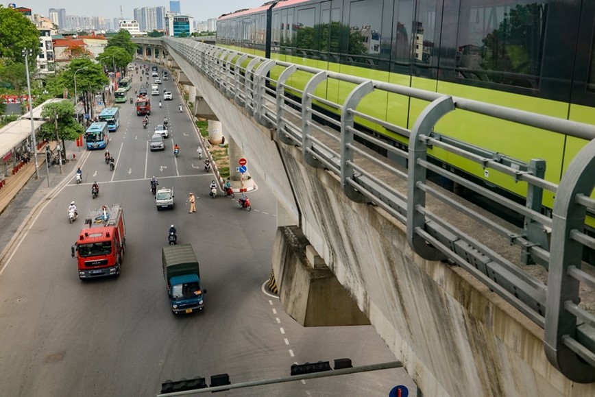 Duong sat Nhon - Ga Ha Noi: So tan khan cap hanh khach nhu the nao? - Hinh anh 12