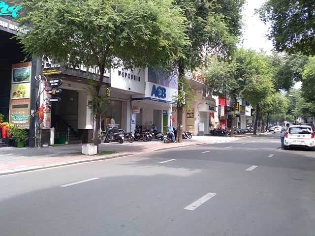 TP Ho Chi Minh cam xe luu thong mot so tuyen duong vao ban dem - Hinh anh 1