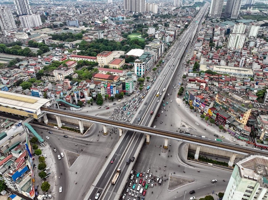 Lap loat camera thi diem tai 2 nut giao thong tren duong Pham Van Bach - Hinh anh 1