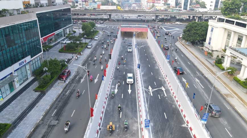 Tuyen duong bo di ngam o Ha Noi: Can lua chon phu hop - Hinh anh 1