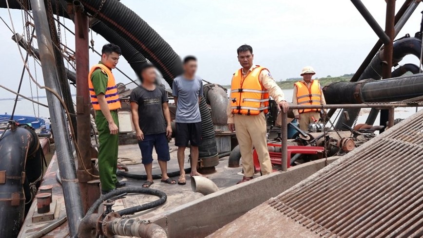 Ha Noi: that chat trat tu an toan giao thong duong thuy - Hinh anh 2