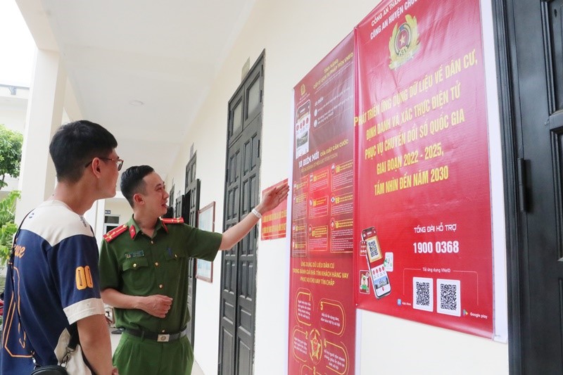 Huyện Chương Mỹ tạo thuận lợi cho người dân đến đăng ký cấp căn cước theo luật mới - Hình ảnh 2 Huyen Chuong My tao thuan loi cho nguoi dan den dang ky cap can cuoc theo luat moi - Hinh anh 2