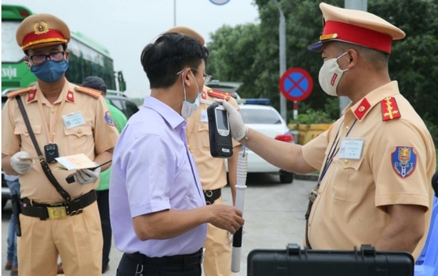 Ha Noi: xu ly hon 800 truong hop vi pham Luat Giao thong trong ngay 17/8 - Hinh anh 1