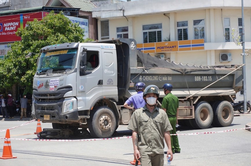 Quang Ngai: va cham voi xe tai, mot nguoi tu vong - Hinh anh 1