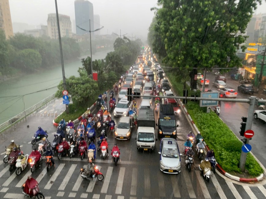 Ha Noi can kich ban giao thong ung pho thien tai hieu qua hon - Hinh anh 1