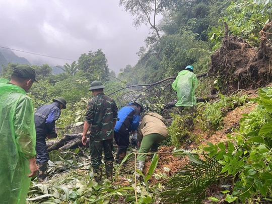 Vu 2 o to bi lu cuon tai Cao Bang: 8 nguoi thuong vong, khoang 4 nguoi mat tich - Hinh anh 1