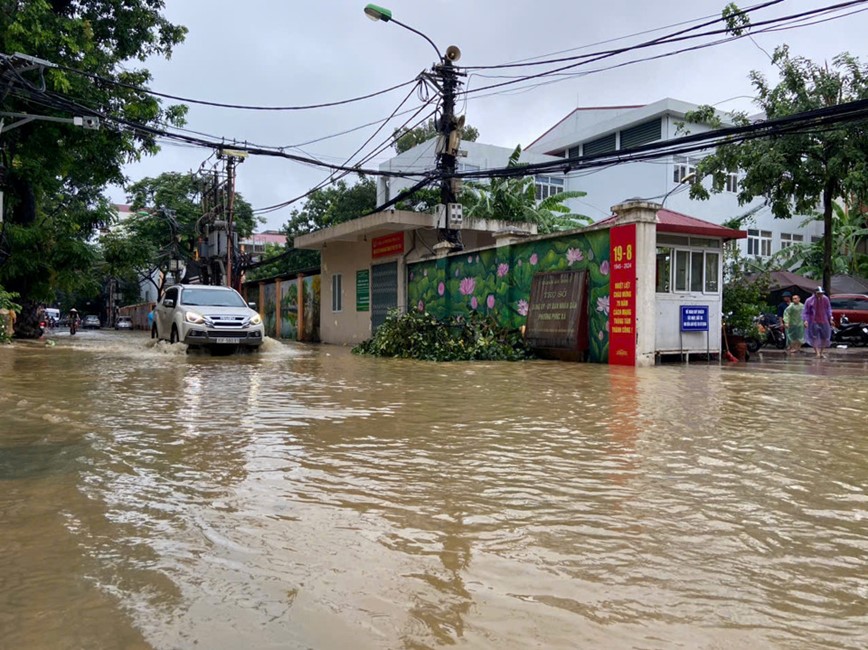 Han che cac phuong tien khu vuc Phuc Xa - Tan Ap do ngap ung - Hinh anh 1