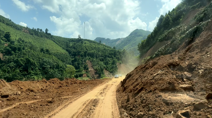 Lao Cai: giao thong di lai tren dia ban huyen Bao Yen nhu the nao? - Hinh anh 3