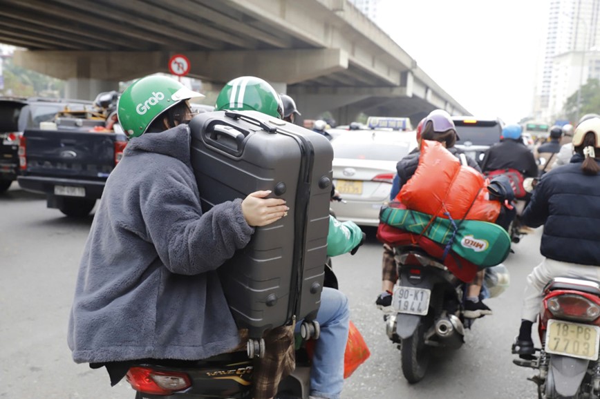 Hang van nguoi dan tro lai Thu do sau ky nghi Tet - Hinh anh 5