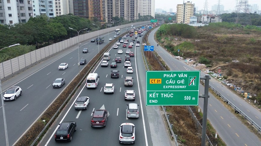 Hang van nguoi dan tro lai Thu do sau ky nghi Tet - Hinh anh 1