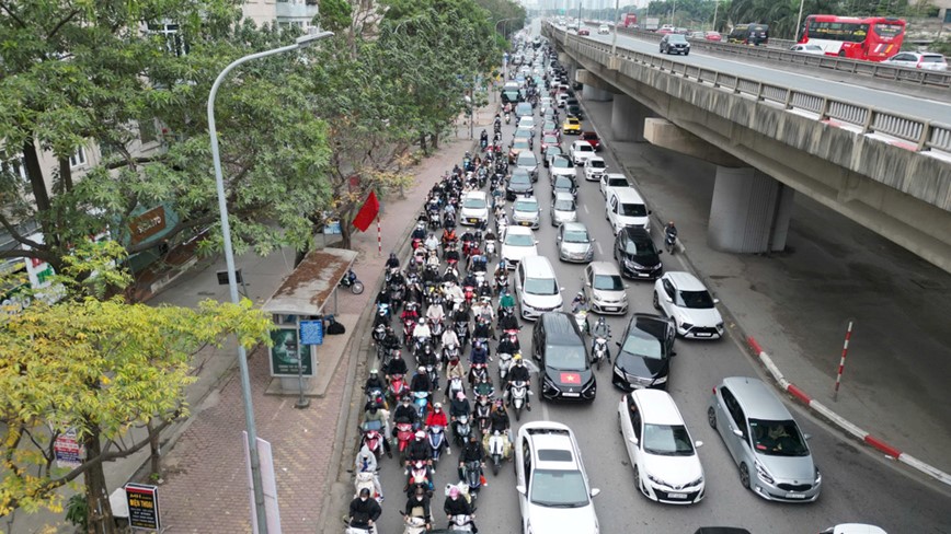 Hang van nguoi dan tro lai Thu do sau ky nghi Tet - Hinh anh 9