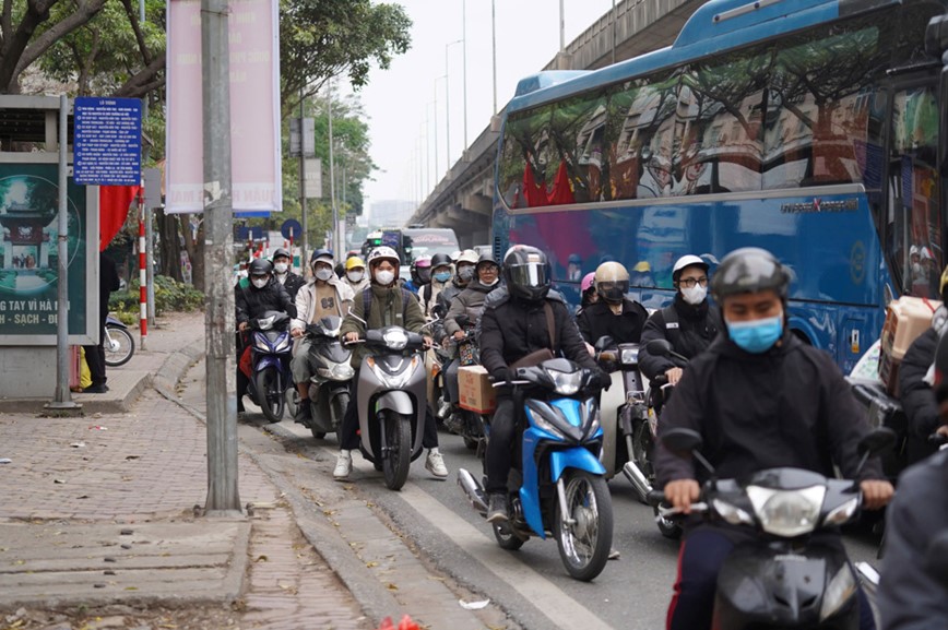 Hang van nguoi dan tro lai Thu do sau ky nghi Tet - Hinh anh 10