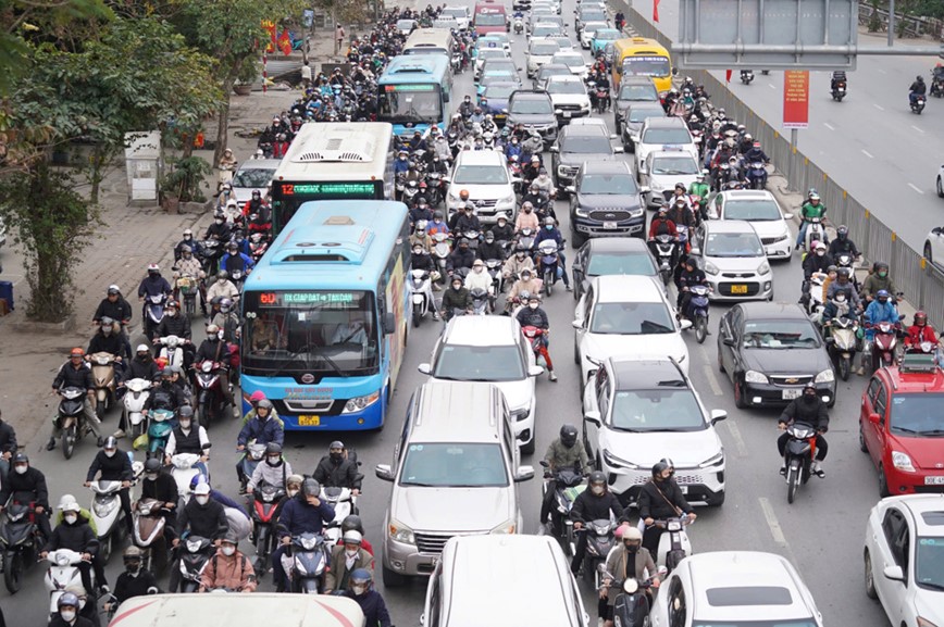 Hang van nguoi dan tro lai Thu do sau ky nghi Tet - Hinh anh 11