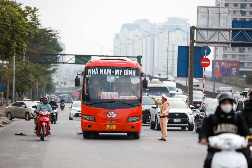 Hang van nguoi dan tro lai Thu do sau ky nghi Tet - Hinh anh 13