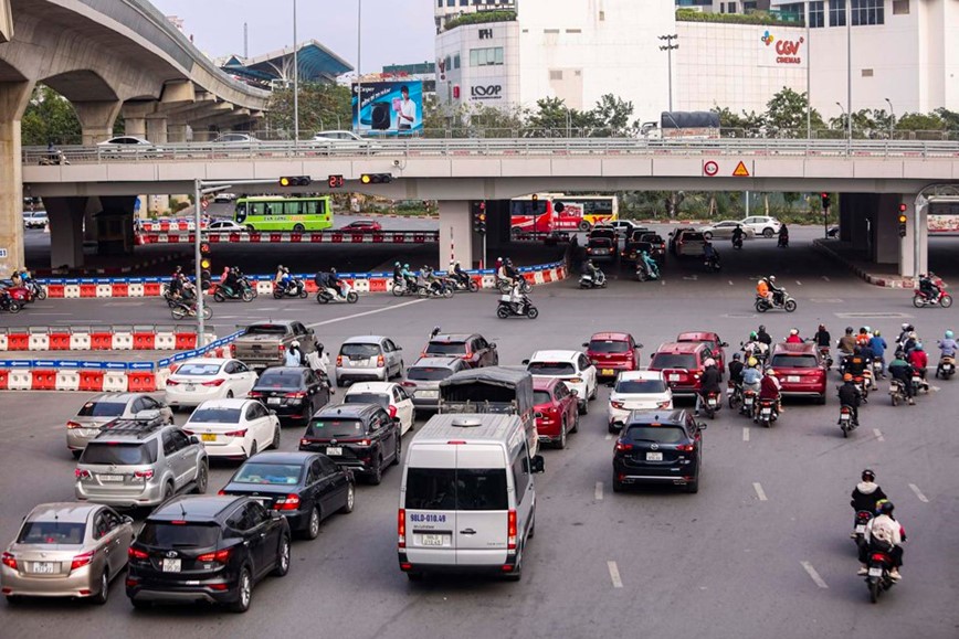 Hang van nguoi dan tro lai Thu do sau ky nghi Tet - Hinh anh 15