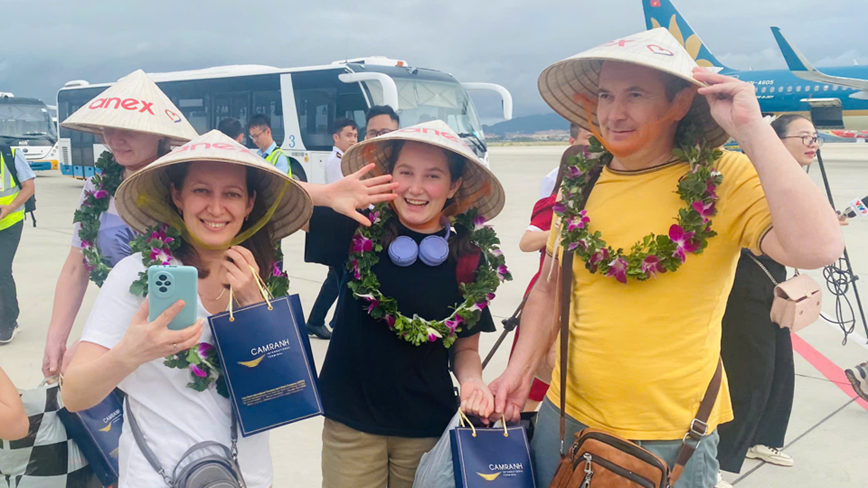 Khach Nga tro lai Nha Trang - Khanh Hoa bang duong bay thang - Hinh anh 3