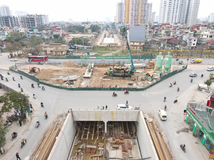 Ha Noi: ham chui Kim Dong - Giai Phong chay dua tien do - Hinh anh 1